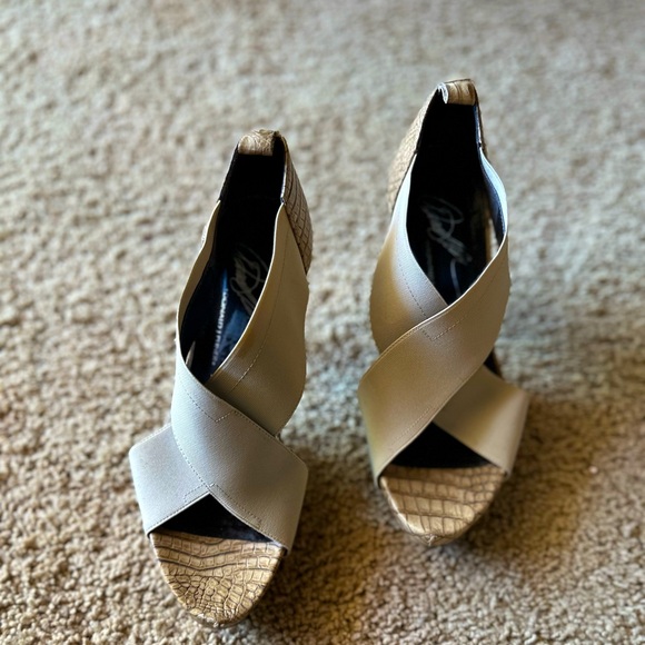 Donald Pliner Platform Tan Snakeskin Heels w Adjustable Straps 7 - Picture 1 of 13